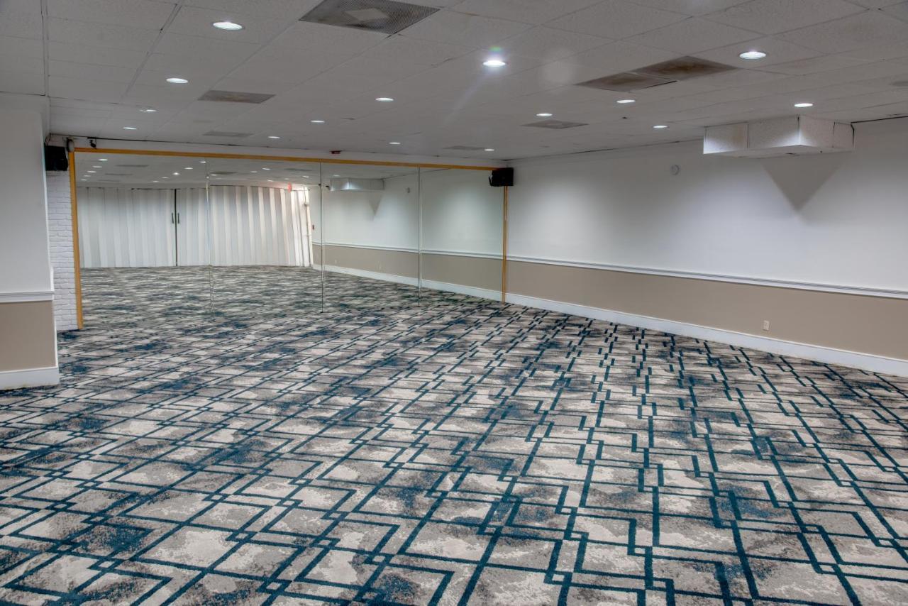 Days Inn By Wyndham St. Petersburg / Tampa Bay Area Pinellas Park Bagian luar foto