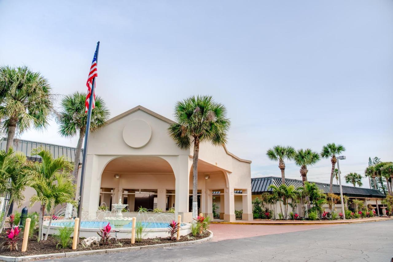 Days Inn By Wyndham St. Petersburg / Tampa Bay Area Pinellas Park Bagian luar foto