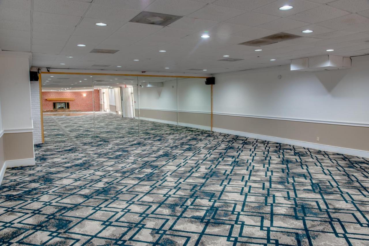 Days Inn By Wyndham St. Petersburg / Tampa Bay Area Pinellas Park Bagian luar foto