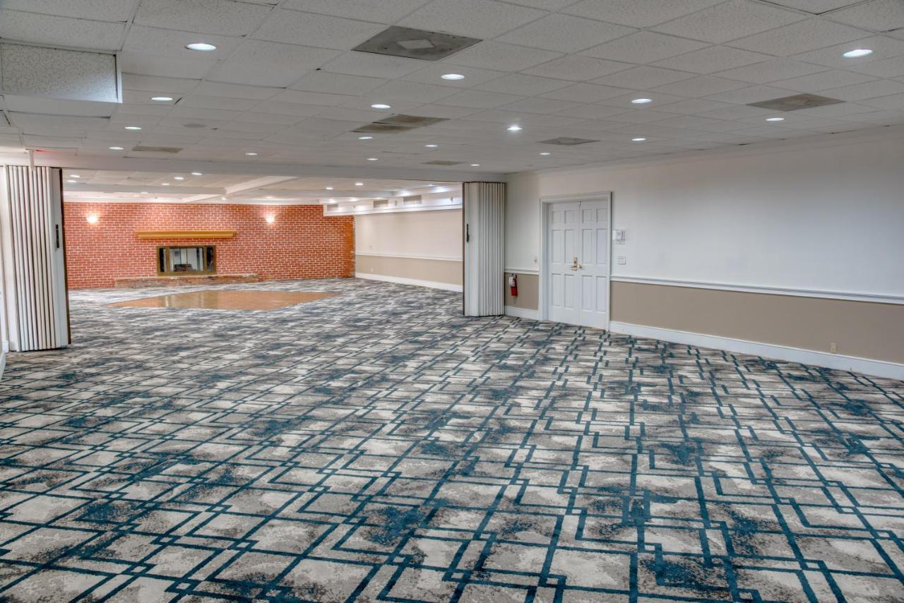 Days Inn By Wyndham St. Petersburg / Tampa Bay Area Pinellas Park Bagian luar foto