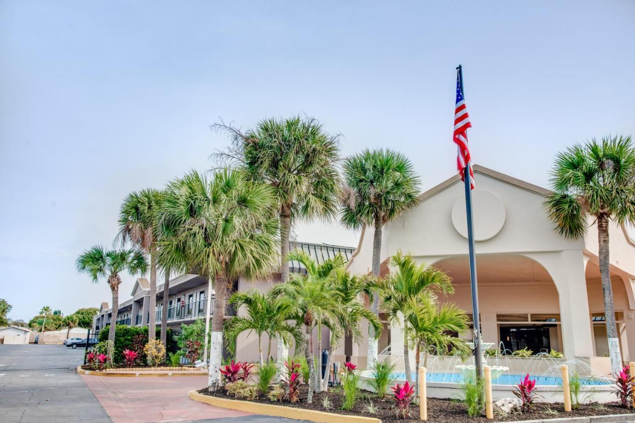 Days Inn By Wyndham St. Petersburg / Tampa Bay Area Pinellas Park Bagian luar foto