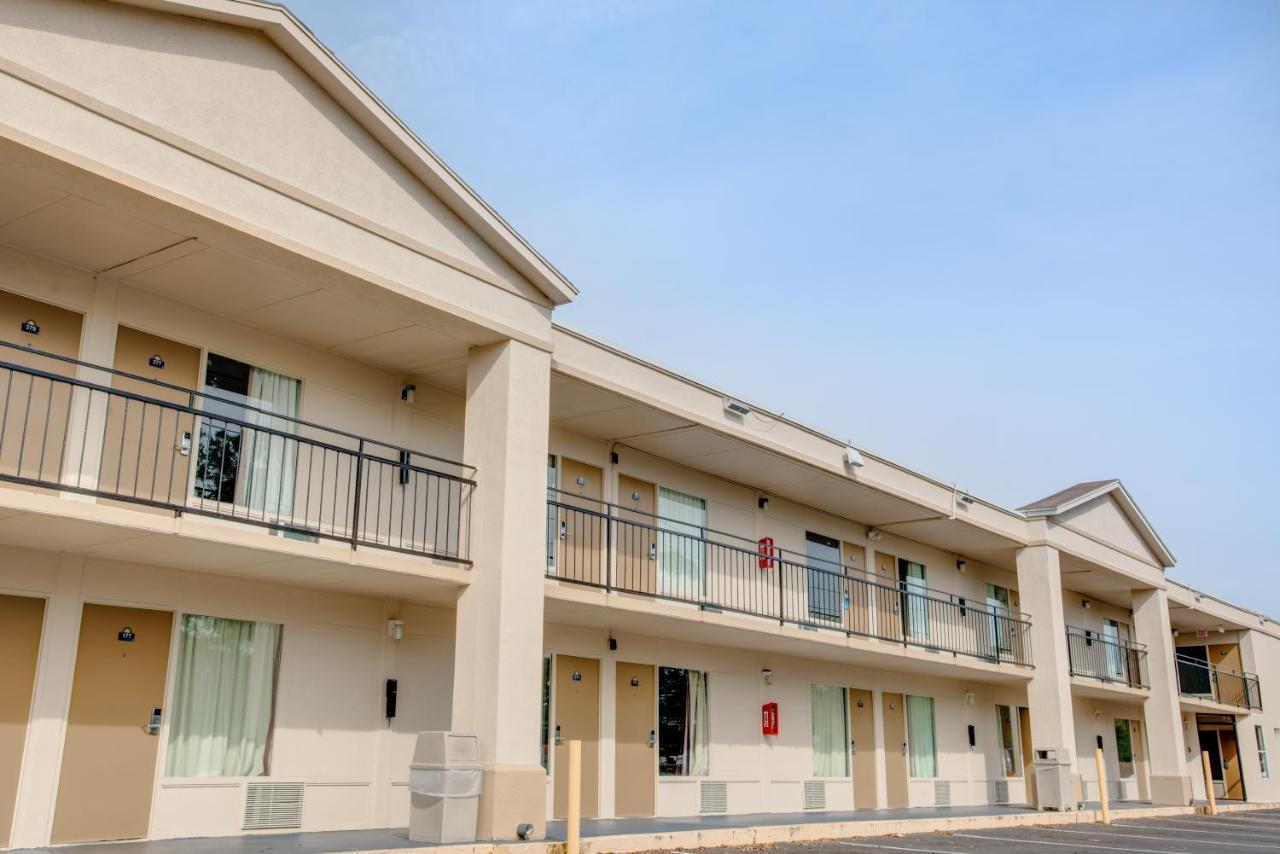 Days Inn By Wyndham St. Petersburg / Tampa Bay Area Pinellas Park Bagian luar foto