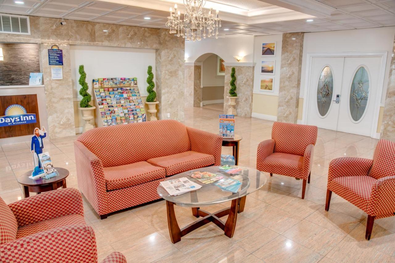 Days Inn By Wyndham St. Petersburg / Tampa Bay Area Pinellas Park Bagian luar foto