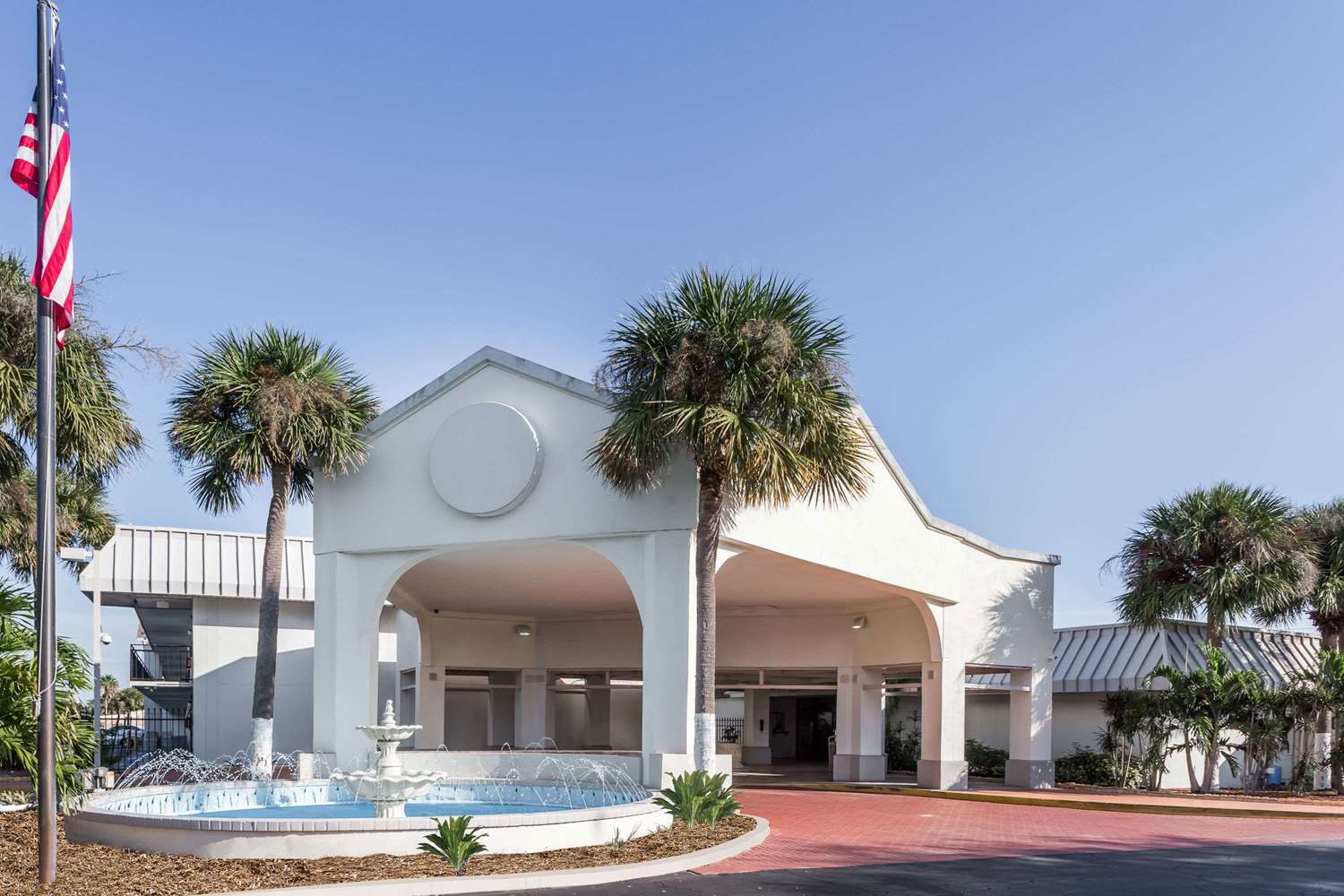 Days Inn By Wyndham St. Petersburg / Tampa Bay Area Pinellas Park Bagian luar foto